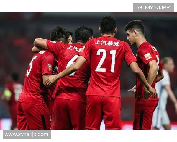 国安与上港激战正酣期待26轮精彩对决引发球迷热议 国安与上港激战正酣期待26轮精彩对决引发球迷热议